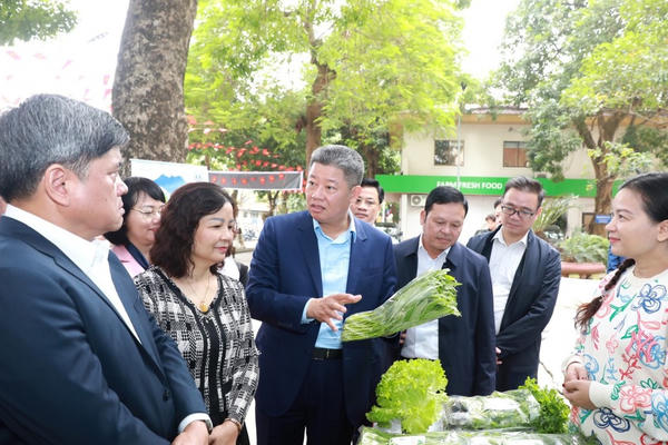 Bảo đảm an toàn thực phẩm phục vụ người tiêu dùng Thủ đô