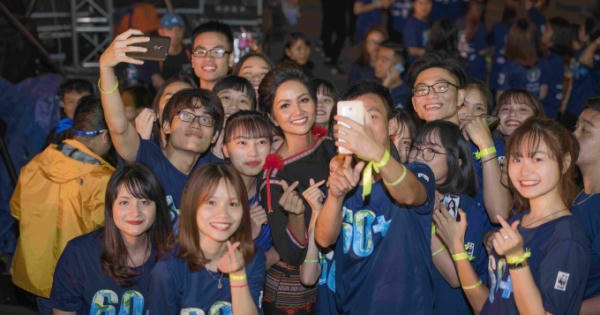 Hoa hậu H'hen Niê làm đại sứ chiến dịch Giờ trái đất