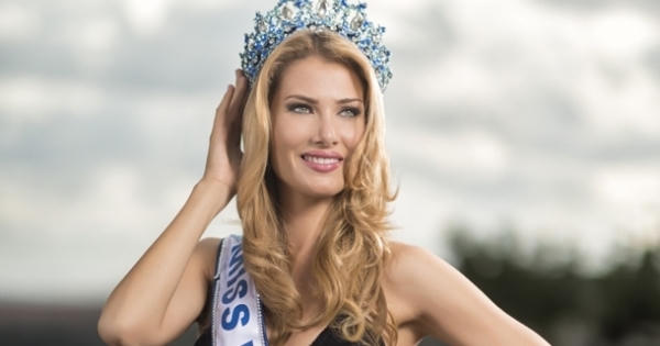 Cận cảnh vẻ đẹp "bốc lửa" của tân Hoa hậu thế giới 2015