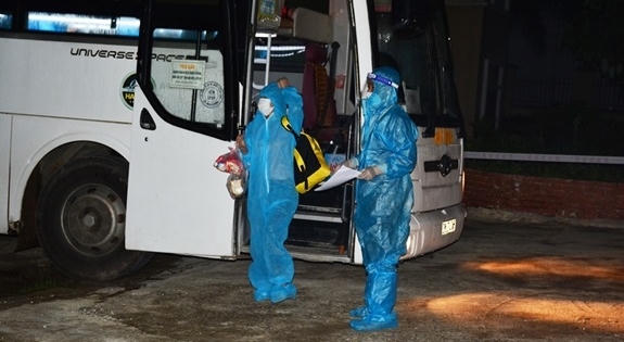 Tổ chức đưa đón người dân Quảng Ngãi từ TP Hồ Chí Minh về địa phương Tổ chức đưa đón người dân Quảng Ngãi từ TP Hồ Chí Minh về địa phương