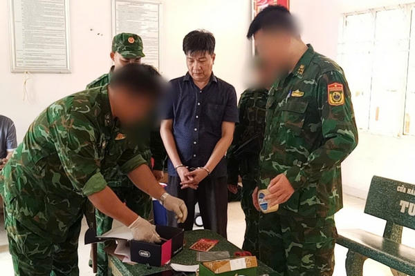 BĐBP Long An bắt giữ đối tượng tàng trữ trái phép chất ma tuý