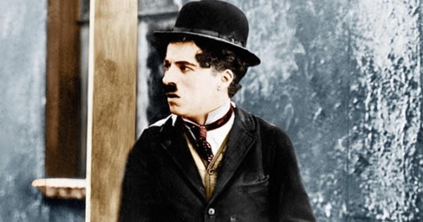 Truyền nhân của 'Vua hề Sác-lô' lên sàn catwalk