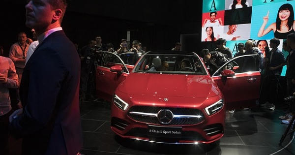 Cô Kim “siêu vòng 3” được tặng liền lúc 5 chiếc Maybach