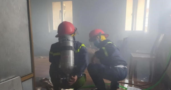 Nghệ An: Nhà dân bốc cháy dữ dội nghi do sự cố hệ thống điện mặt trời