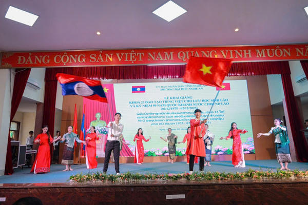 Trường Đại học Nghệ An khai giảng lớp tiếng Việt cho 175 lưu học sinh Lào