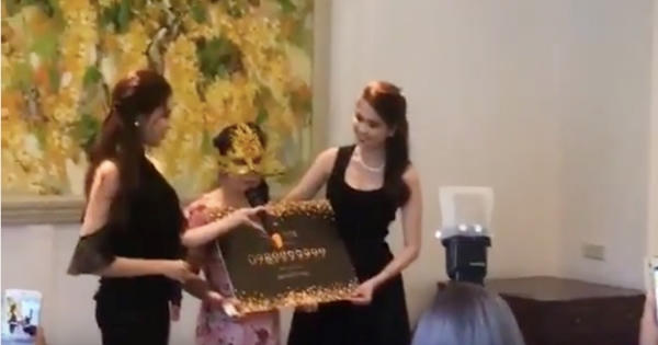 Siêu sim 0989999999 tiếp tục được bán với giá gần 20 tỷ đồng Siêu sim 0989999999 tiếp tục được bán với giá gần 20 tỷ đồng