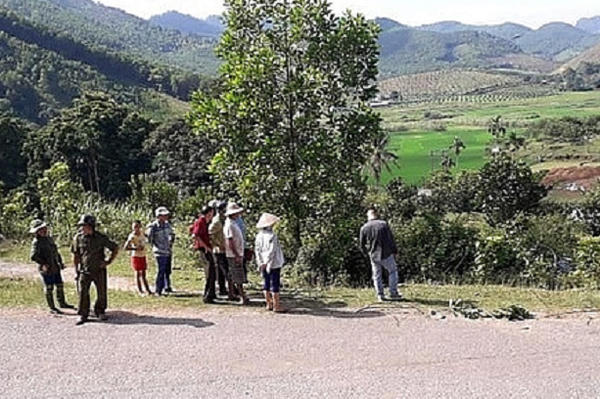 Hòa Bình: Bàng hoàng phát hiện thi thể người đàn ông tử vong bên vệ đường