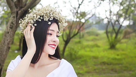 Ca sĩ Thuỵ Miên giật mình tỉnh giấc mơ Xuân bởi nụ hôn của Vịt Ca sĩ Thuỵ Miên giật mình tỉnh giấc mơ Xuân bởi nụ hôn của Vịt