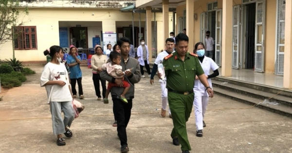 Công an xã vượt hàng chục cây số đưa cháu bé 2 tuổi bị ngộ độc thuốc sâu đi cấp cứu