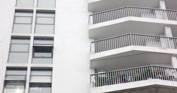 Ẩn họa từ lan can chung cư