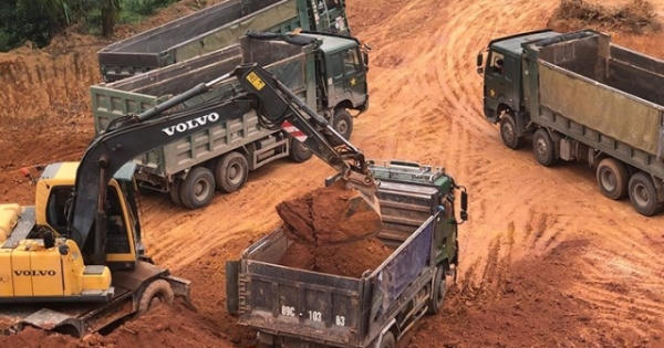 Thiếu hàng trăm m3 đất đắp phục vụ dự án xử lý lún, nứt thân đê hữu Đuống