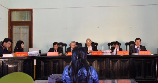 Xét xử vụ án Lừa đảo chiếm đoạt tài sản ở Kon Tum: Điều tra viên có tài "phân thân" lấy lời khai