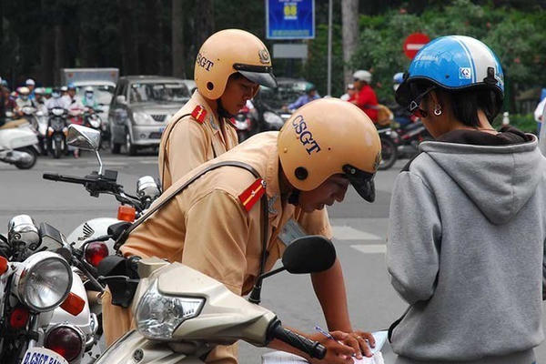 Tăng mức xử phạt một số lỗi vi phạm giao thông từ ngày 1/1/2025