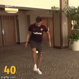 Clip màn tâng bóng nỉ ấn tượng của El Sharaawy