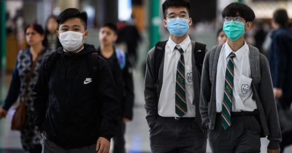 Covid-19 bùng phát mạnh, Hong Kong đóng cửa toàn bộ trường học trở lại