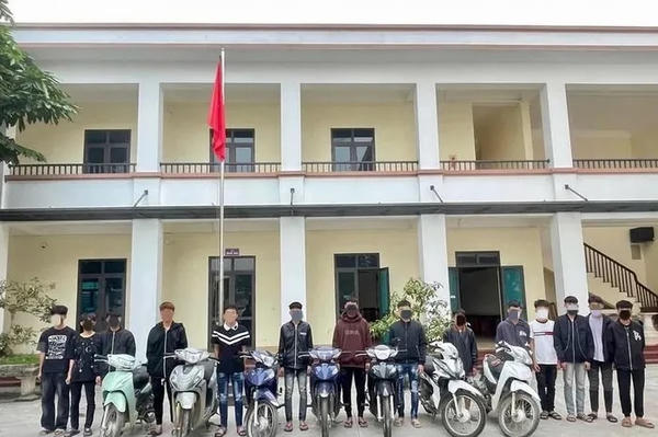 Đi xe máy lạng lách náo loạn đường phố, nhóm thanh niên ở Yên Bái bị khởi tố