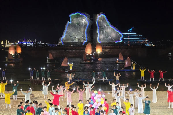Khai mạc lễ hội Carnaval Hạ Long 2024 trên biển: "Bữa tiệc" hấp dẫn, hoành tráng