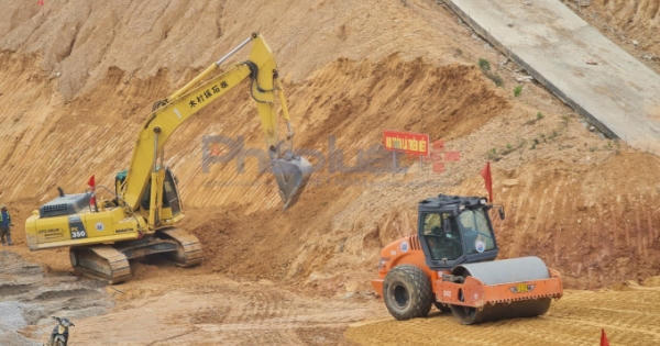 Sôi nổi khí thế lao động trên công trường hồ chứa nước Khe Giữa