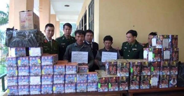 Thanh Hóa: Bắt giữ xe biển số Lào vận chuyển pháo