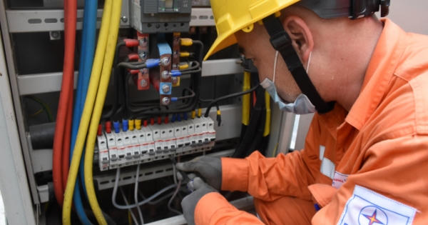 EVNHANOI triển khai biện pháp bảo vệ quyền lợi giá điện cho khách hàng EVNHANOI triển khai biện pháp bảo vệ quyền lợi giá điện cho khách hàng