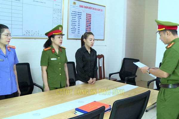 Khởi tố 2 đối tượng sản xuất, buôn bán hàng chục ngàn gói khô gà, khô bò, heo cháy tỏi giả Khởi tố 2 đối tượng sản xuất, buôn bán hàng chục ngàn gói khô gà, khô bò, heo cháy tỏi giả