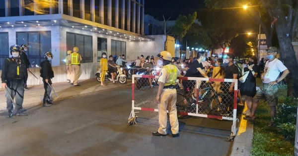 Chùm ảnh: Công an phong toả khu vực nhà bà Hằng để khám xét