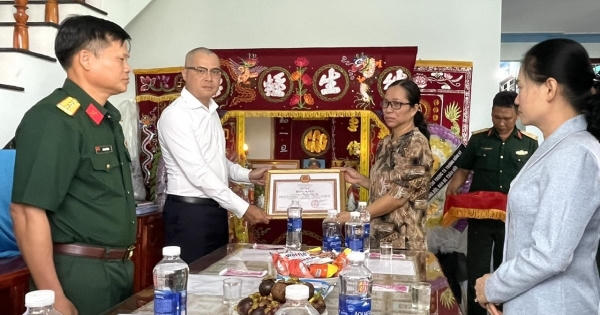 Truy tặng Bằng khen đối với Trung tá dũng cảm cứu người Truy tặng Bằng khen đối với Trung tá dũng cảm cứu người