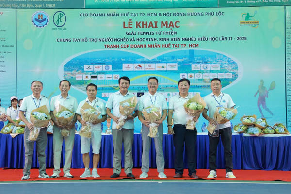 800 triệu đồng thu được từ giải tennis từ thiện của CLB Doanh nhân Huế tại TPHCM 800 triệu đồng thu được từ giải tennis từ thiện của CLB Doanh nhân Huế tại TPHCM