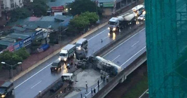 Va chạm giao thông, xe bồn lật ngang trên đường vành đai 3