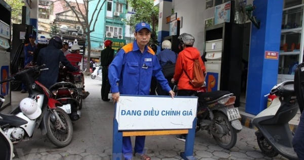 Tin kinh tế 8AM: Giá xăng tăng lên mức cao nhất trong hơn một năm; Toyota Corolla Altis mới đăng ký tại Việt Nam