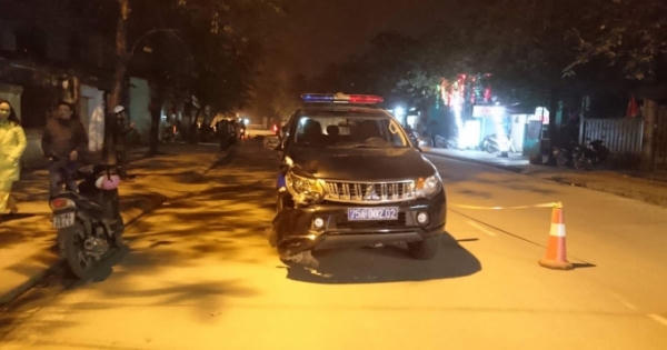 Va chạm với xe cảnh sát trật tự, đôi nam nữ trọng thương