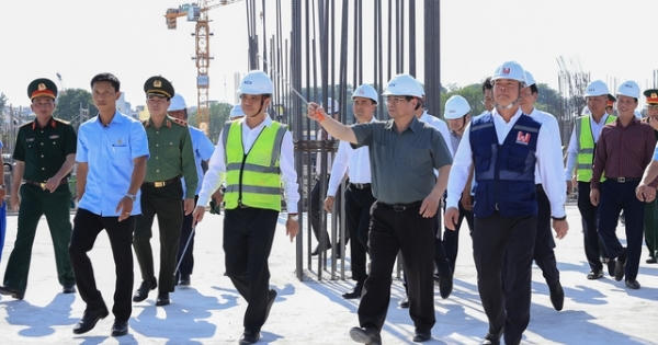 Thủ tướng: Phấn đấu hoàn thành ga T3 Tân Sơn Nhất đúng dịp 50 năm giải phóng miền Nam Thủ tướng: Phấn đấu hoàn thành ga T3 Tân Sơn Nhất đúng dịp 50 năm giải phóng miền Nam