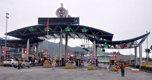 Quảng Ninh: Tạm giữ đối tượng "quá khích" tại trạm thu phí BOT đoạn Hạ Long – Mông Dương Quảng Ninh: Tạm giữ đối tượng "quá khích" tại trạm thu phí BOT đoạn Hạ Long – Mông Dương