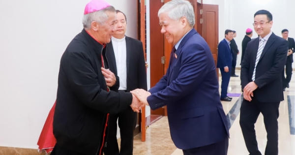 Bí thư Trung ương Đảng, Chủ tịch Ủy ban Trung ương MTTQ Việt Nam thăm, chúc mừng giáng sinh tại Nghệ An Bí thư Trung ương Đảng, Chủ tịch Ủy ban Trung ương MTTQ Việt Nam thăm, chúc mừng giáng sinh tại Nghệ An