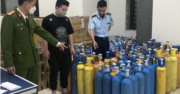 Phát hiện điểm tập kết số lượng lớn bình khí cười tại quận Cầu Giấy