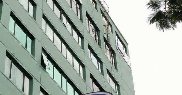 Cột thu phát sóng đổ sập, 1 người đàn ông tử vong