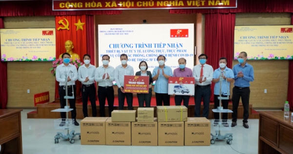Hệ thống 5F trao tặng TP Thủ Dầu Một trang thiết bị y tế và nhu yếu phẩm trị giá gần 2 tỷ đồng