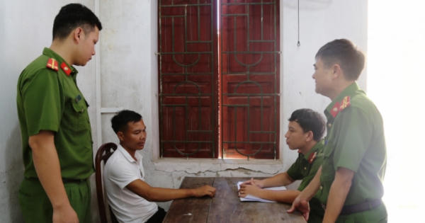 Khởi tố đối tượng hung hãn ném đá rồi chém công an mẻ xương, đứt gân