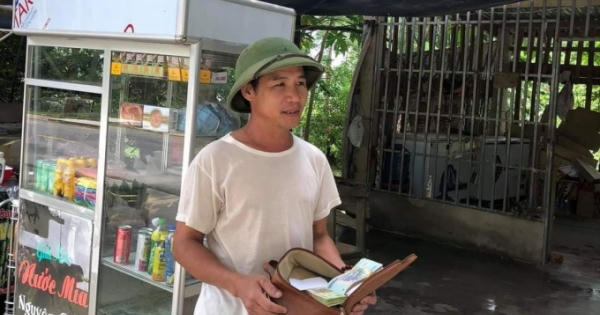 Nhặt được túi tiền khách quên, vợ chồng bán nước đăng facebok tìm người trả lại