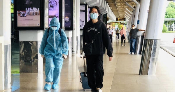 Xét nghiệm COVID-19 tại sân bay Tân Sơn Nhất