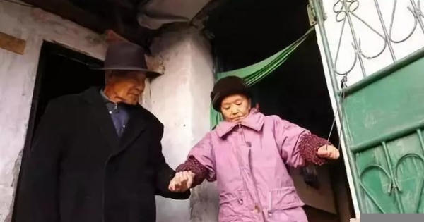 Cụ ông 82 tuổi kết hôn, nghẹn ngào nhận ra người vợ cưới 60 năm trước
