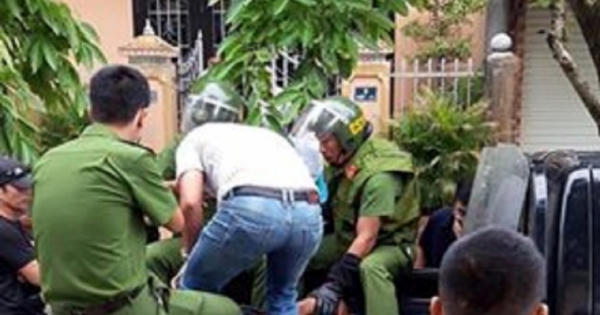 Huế: Khống chế, bắt giữ thanh niên ngáo đá đập phá đồ đạc gia đình