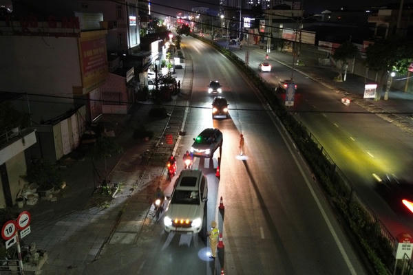 CSGT Quảng Ninh truy “ma men” giữa đêm, bảo đảm bình yên đường phố