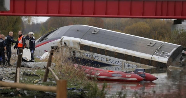 Tàu cao tốc Pháp trật bánh, ít nhất 7 người thiệt mạng