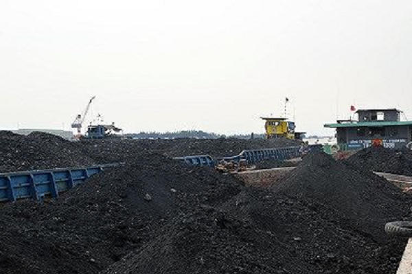 Quảng Ninh: Tạm giữ tàu chở 1.000 tấn than không rõ nguồn gốc