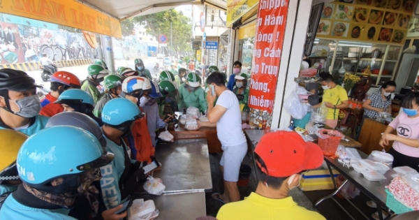 Hàng vạn shipper đổ ra đường, khốc liệt giành 200 triệu USD