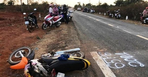 Xe máy "đấu đầu" ô tô, 3 người trong gia đình tử vong tại chỗ