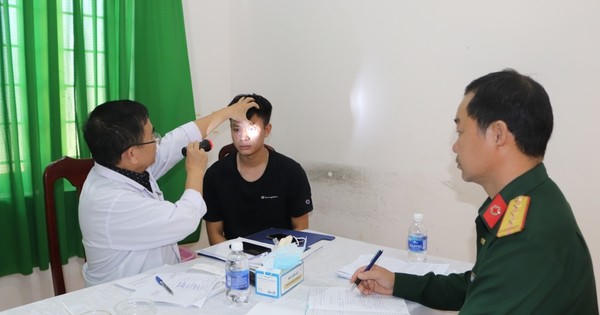 Bộ Quốc phòng: Không gọi nhập ngũ công dân cận thị trên 1,5 diop