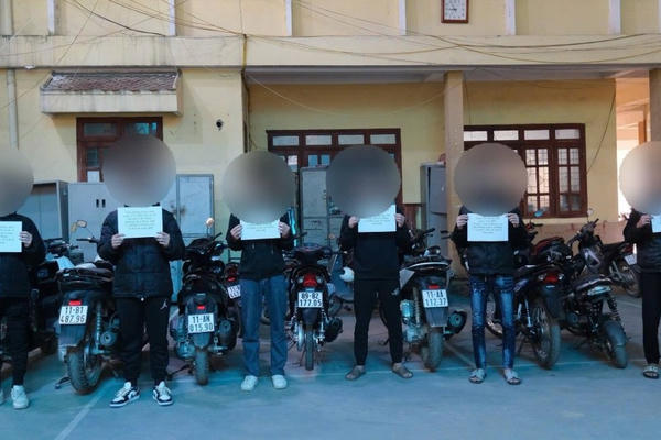 Khởi tố nhóm thanh thiếu niên “bốc đầu” xe máy, gây rối trật tự công cộng