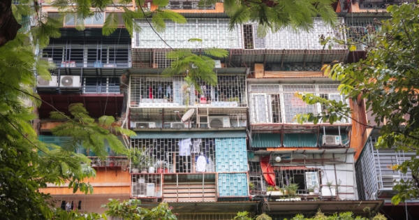 PHOTOS - Chuồng cọp bủa vây chung cư cũ có vị trí đắc địa tại Thủ đô